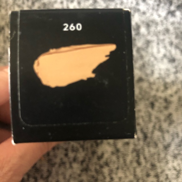 Fenty Pro Filt’r 260 Soft Matte Foundation - Picture 3 of 3